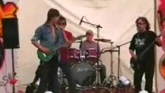 Безобразный гитарист - смотреть видео (0:44)