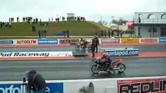 Один упал, второй упал - смотреть видео (0:13)