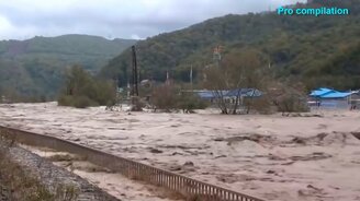 Устрашающие моменты во время разыгравшейся стихии - смотреть видео (10:30)