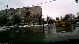 Самый ловкий пешеход - смотреть видео (0:28)