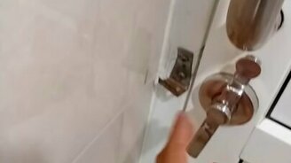 Отрываем закрытую дверь - смотреть видео (0:14)