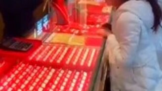 Розыгрыши в ювелирном - смотреть видео (1:05)