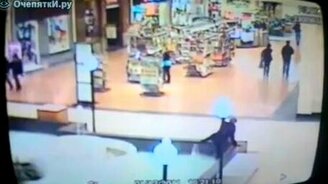 Девушка падает в фонтан - смотреть видео (1:27)