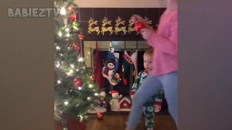 Новогодние и рождественские приколы с детьми - смотреть видео (11:29)