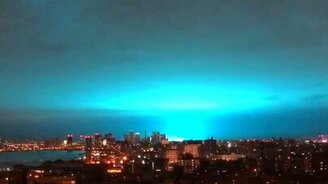 Голубое свечение над Нью-Йорком - смотреть видео (0:10)