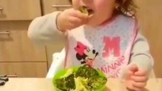 Девочка, которая не ест конфеты - смотреть видео (1:00)