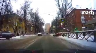 Эффектная авария перед носом - смотреть видео (0:09)