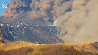 Как извергается Этна - смотреть видео (6:58)