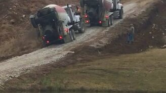 Провал цементовозов - смотреть видео (0:19)