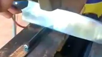 Нож, который режет железо - смотреть видео (0:32)