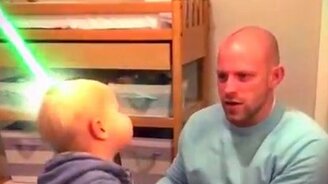 Как папа сына поранил - смотреть видео (0:12)