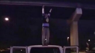 Провалился в люк авто - смотреть видео (0:17)