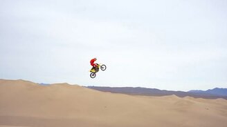 Бейсджампинг на мотоцикле - смотреть видео (0:24)