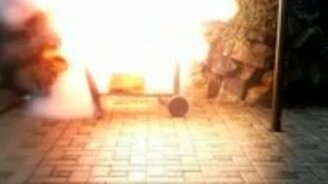 Петарда против шашлычницы - смотреть видео (1:21)