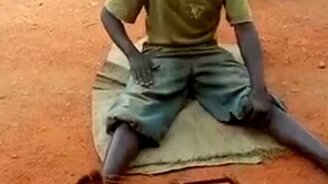 Уличный артист из Африки - смотреть видео (0:30)