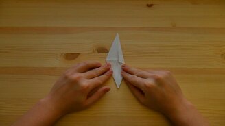 Как сделать журавля из бумаги - смотреть видео (2:39)