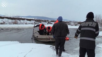 Спасение собаки изо льда - смотреть видео (4:32)