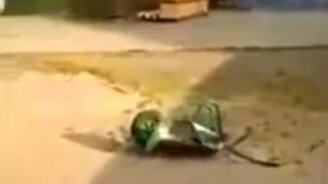 Как зрелищно сломать тачку - смотреть видео (1:01)