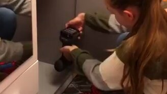 Девушка и шуруповёрт - смотреть видео (0:15)