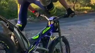 Красивый заезд на байке в багажник - смотреть видео (0:19)