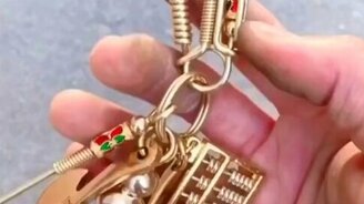 Брелок своими руками - смотреть видео (0:52)