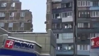 Обрушение части многоэтажки - смотреть видео (0:20)