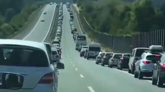 Авто затор по-немецки - смотреть видео (0:15)