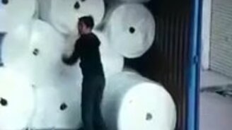 Шутки статического электричества - смотреть видео (0:25)