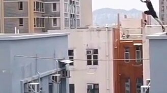 С крыши на крышу - смотреть видео (0:19)