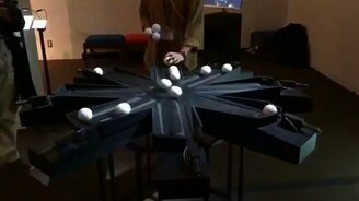 Волшебный стол с шарами - смотреть видео (1:01)