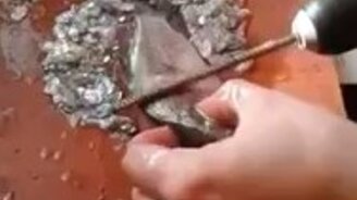 Умелая чистка рыбы инструментом - смотреть видео (0:30)