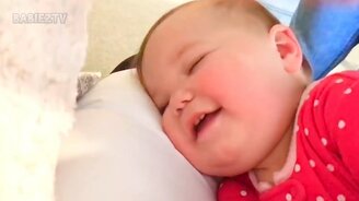 Детская реакция на поцелуй - смотреть видео (10:11)