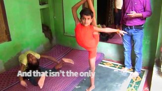 "Резиновый" мальчик - смотреть видео (1:30)