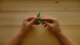 Как сделать динозавра из бумаги - смотреть видео (3:29)