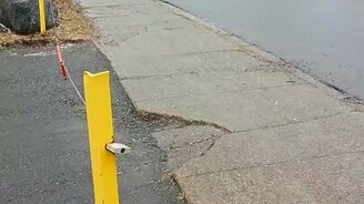 Грузовик на гололёде - смотреть видео (0:11)