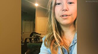 Кот не выносит пения - смотреть видео (0:17)