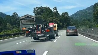 Самый оригинальный автобус на дороге - смотреть видео (1:00)