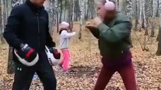 Быстрая девочка-боксёр - смотреть видео (0:44)