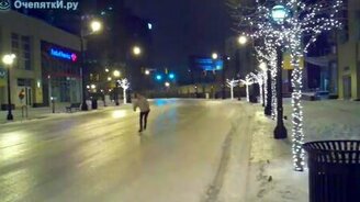 На коньках по трассе - смотреть видео (0:58)