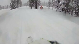 Ушёл под снег на снегоходе - смотреть видео (0:52)