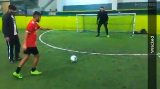 Крайне хитрый пенальти - смотреть видео (0:13)