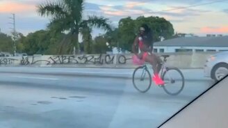 Задом-наперёд на велосипеде - смотреть видео (0:46)