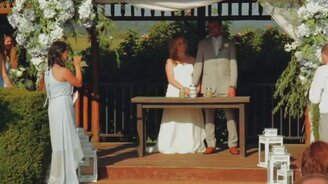 К чему приводит взволнованность на свадьбе - смотреть видео (1:08)