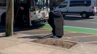 С банкоматом в автобус! - смотреть видео (0:47)