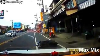 Автостолкновения лоб в лоб - смотреть видео (4:58)