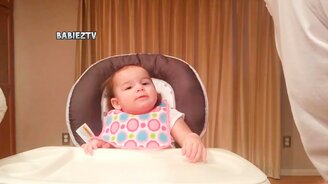 Детские реакции на зеркало и поцелуи - смотреть видео (9:28)