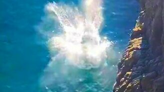 Падение бомбочкой со скалы - смотреть видео (0:05)