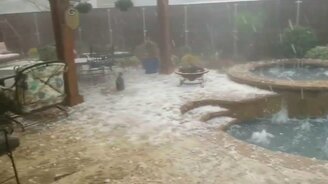 Бассейн против града - смотреть видео (2:18)