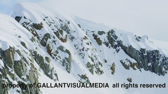 Прыжок на снегоходе со скалы - смотреть видео (0:11)