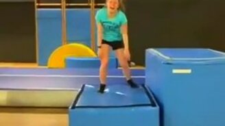 Гимнастка насмешила всех - смотреть видео (0:11)